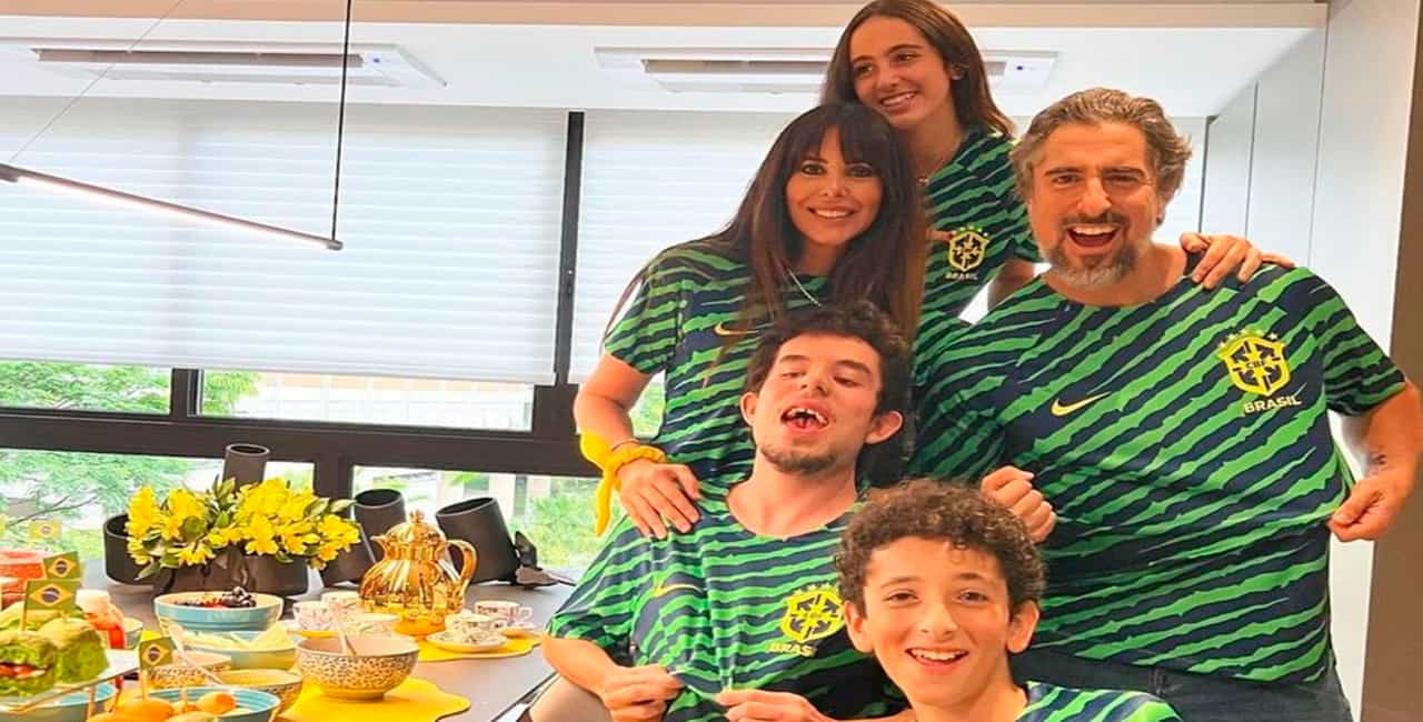 Marcos Mion E A Família Vestiram A Camisa Na Estreia Do Brasil Na Copa Do Catar Nesta Quinta (24).
