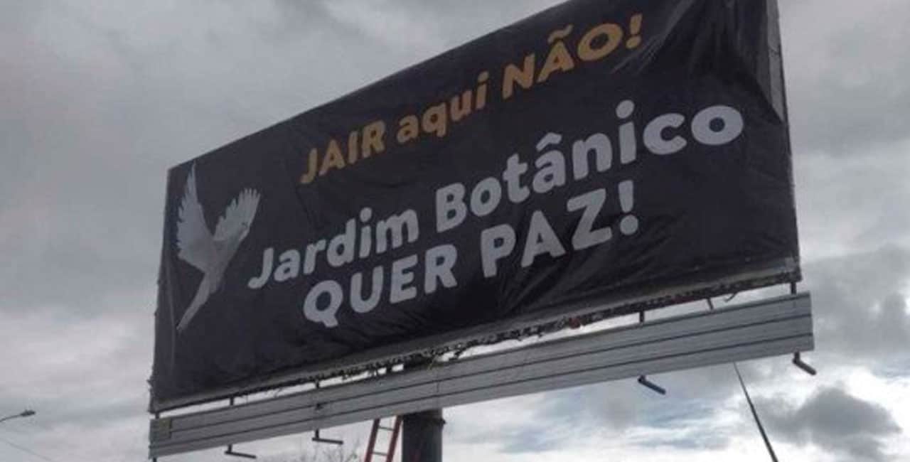 Moradores Do Jardim Botânico, Área Nobre De Brasília (Df), Instalaram Um Outdoor Contra A Possibilidade De O Presidente Jair Bolsonaro (Pl) Morar Na Região.