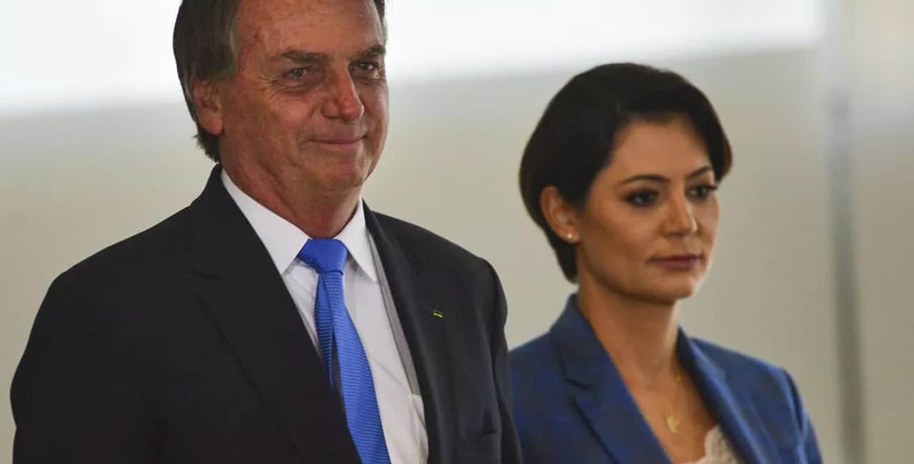 A Relação Da Primeira-Dama Michelle Com Carlos Bolsonaro Segue Muito Ruim, E É, De Novo, A Razão Da Nova Crise.