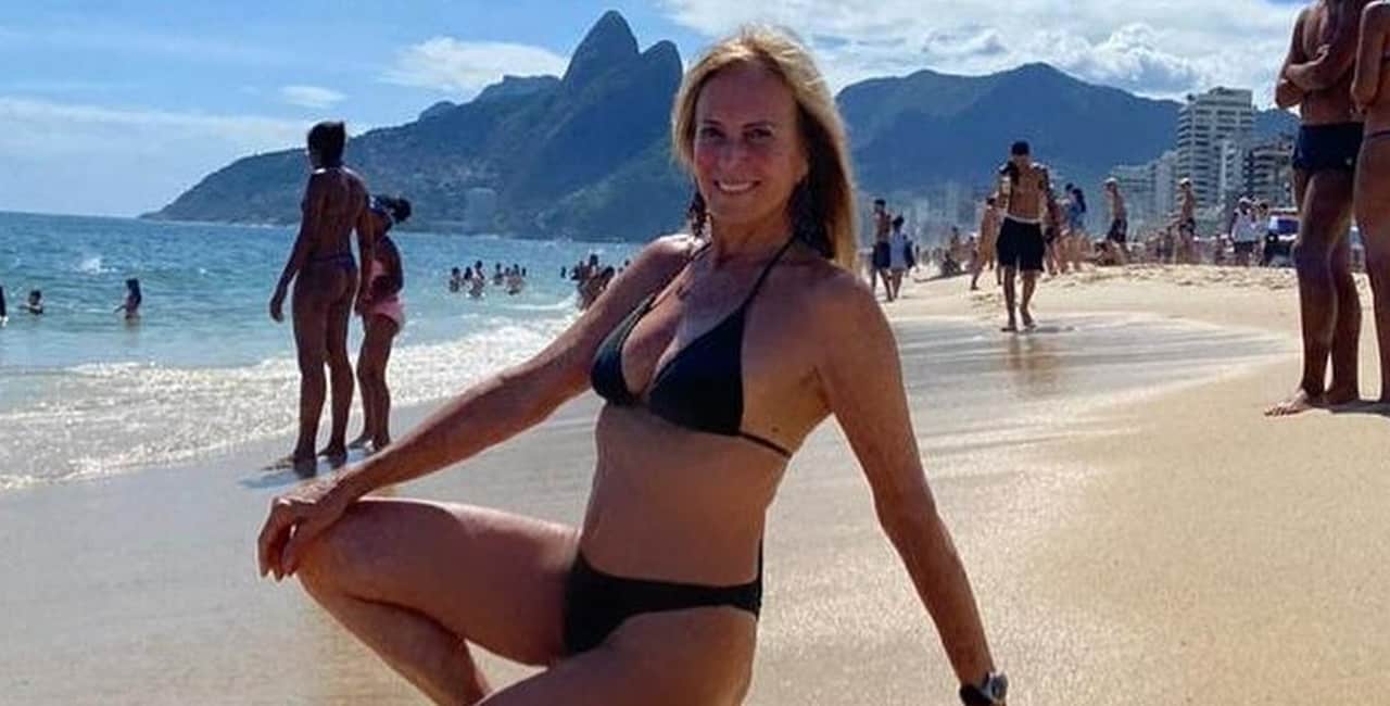 Eterna Garota De Ipanema, Helô Pinheiro, Aos 77 Anos, Posa De Biquíni Em Praia Que A Fez Famosa.