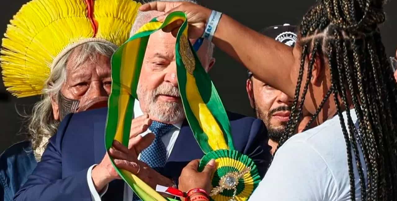 A Posse De Luiz Inácio Lula Da Silva Como Novo Presidente Do Brasil Ganhou Destaque Em Diversos Jornais E Redes De Televisão Pelo Mundo Neste Domingo (1/1).