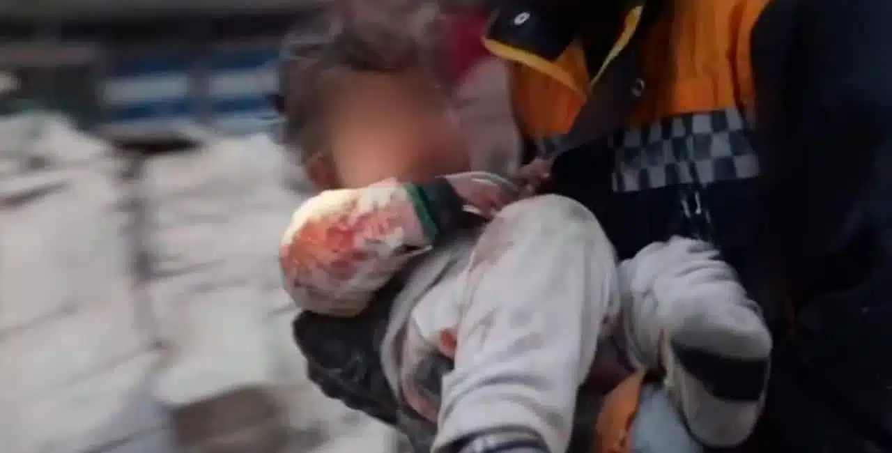 Criança De 1 Ano É Resgatada Ilesa De Escombros Na Síria; Mãe Grávida E Irmãos Morrem Em Terremoto
