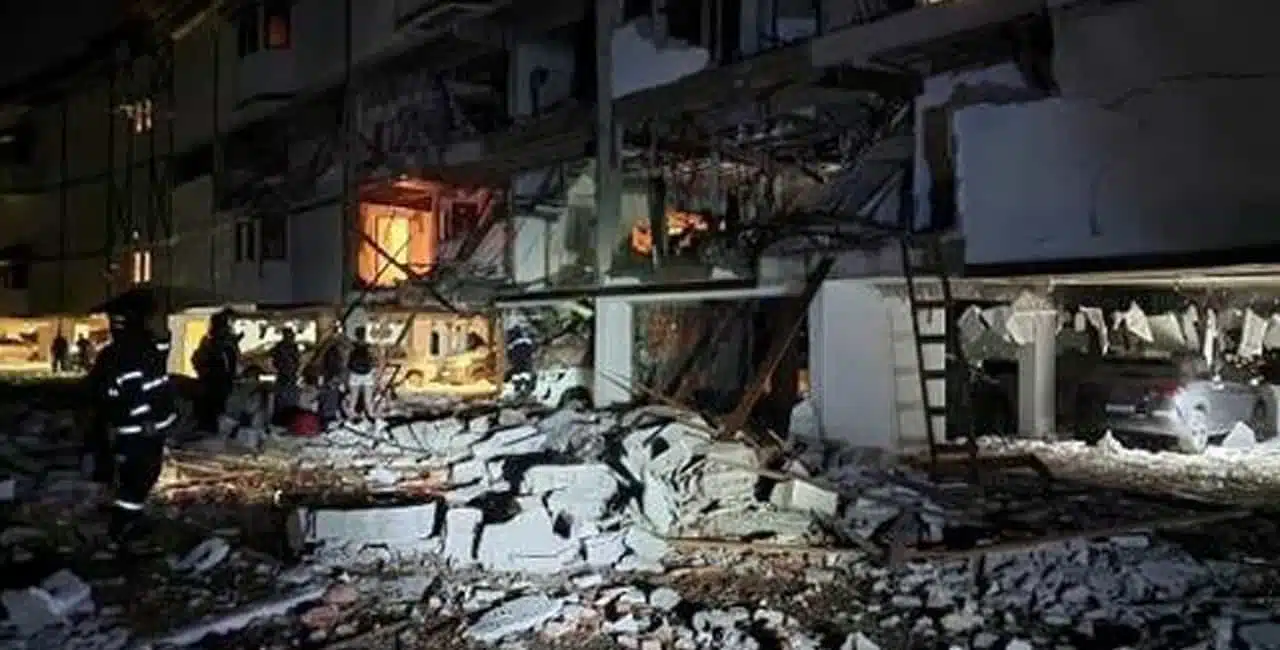 A Explosão Aconteceu Por Volta De 20H, No Condomínio Saint Etienne Residencial, No Morro Do Elefante, Na Rua Dos Manacás.