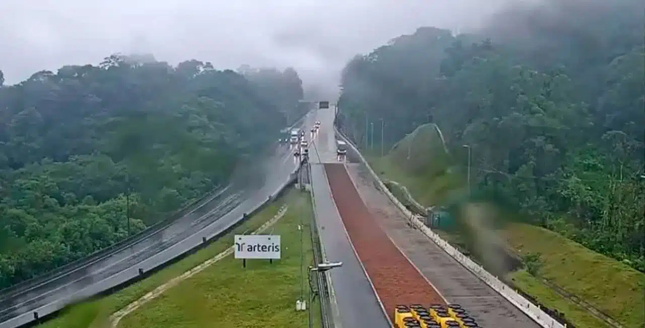 Vídeo: Ônibus Perde Freios Na Descida De Serra Para Sc E É Salvo De Acidente Por Área De Escape