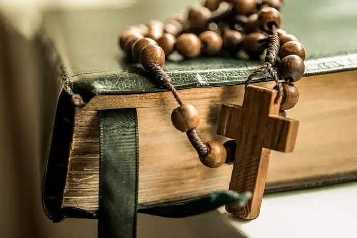 Encontre Proteção Divina: 5 Orações De São Patrício Contra Malefícios&Quot;