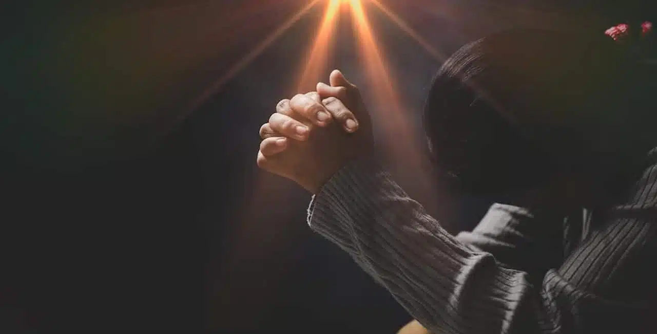 A Oração Noturna Pode Ajudar A Fortalecer A Nossa Fé E Nos Conectar Com O Divino.