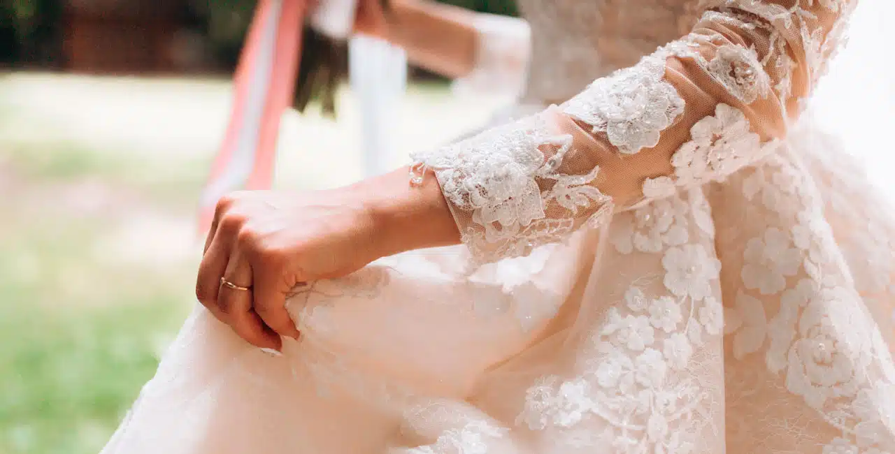 Noiva Altera Cor Do Vestido Da Sobrinha Nas Fotos Do Casamento: 'Não Aguentei Vê-La De Branco'
