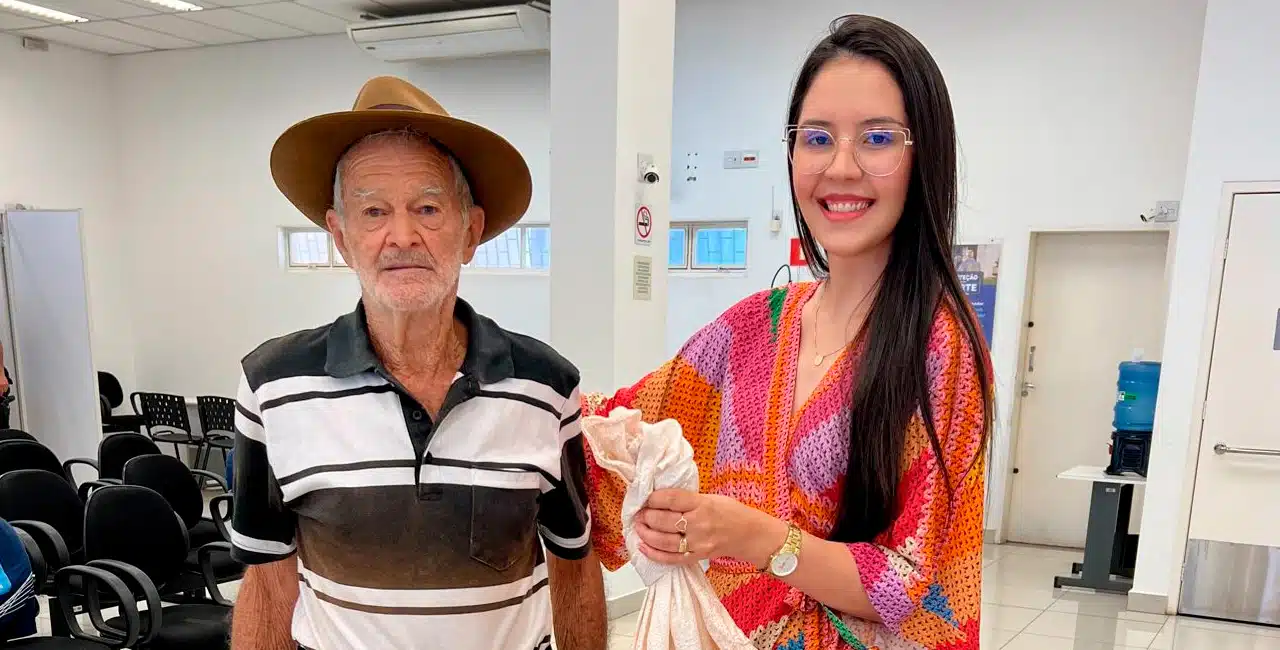 Caroline Timóteo Recebeu O Agradecimento Para Lá De Inusitado De Um Cliente Idoso, O Senhor Jesus, De 93 Anos