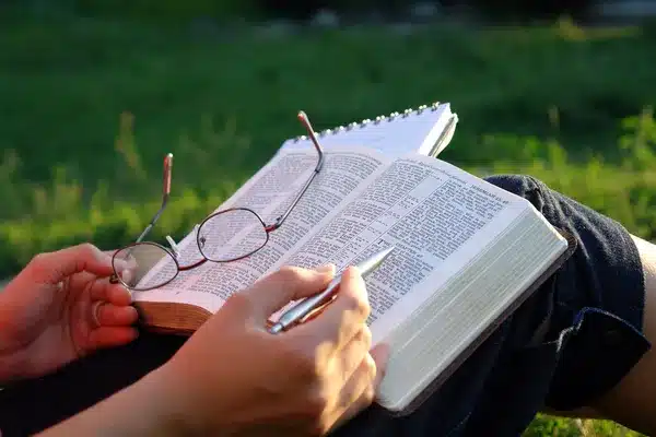 100 Versículos Bíblicos Que Farão Você Pensar No Seu Propósito De Vida