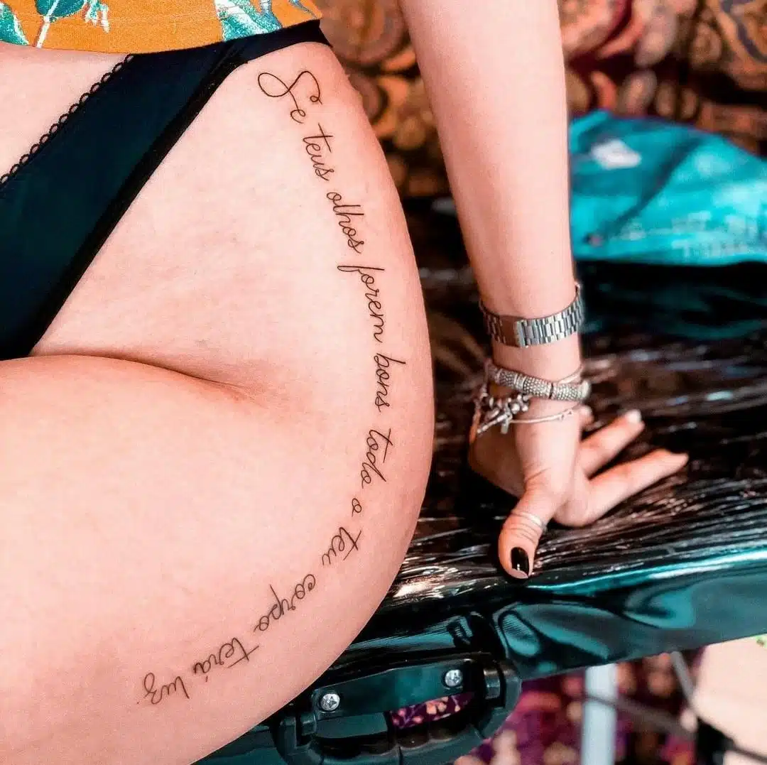 15 Modelos Delicados De Tatuagem Feminina No Bumbum: Veja Algumas Para Você Se Inspirar