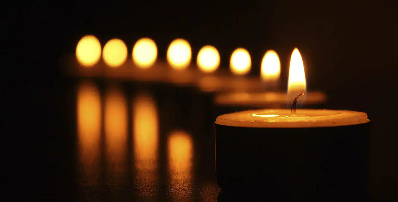 Conheça os mistérios das velas dos orixás, suas cores e simbolismos