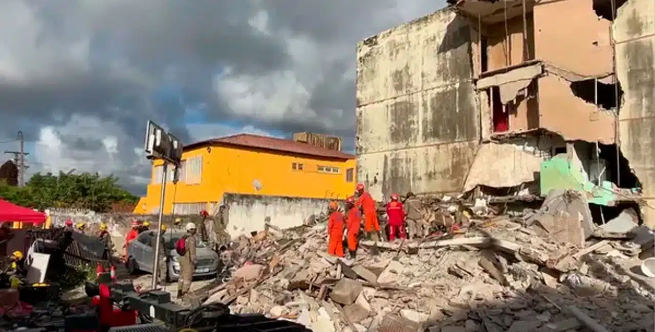 Prédio Desaba Em Recife E Deixa Várias Vítimas, Dizem Bombeiros