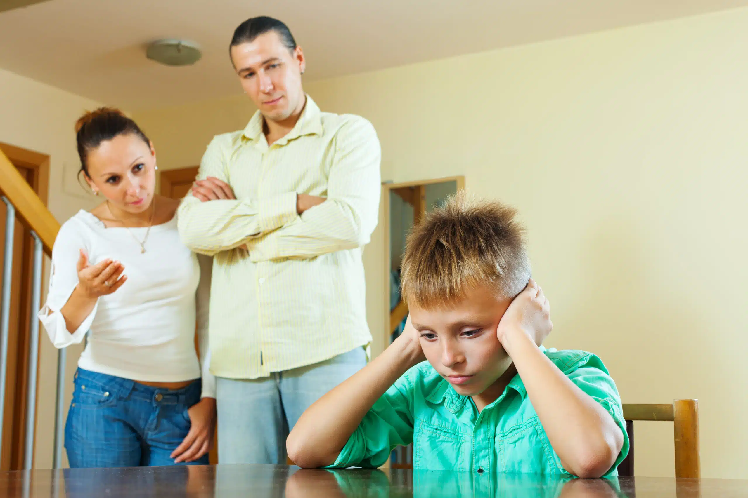 Pais Tóxicos: 10 Hábitos Que Prejudicam A Infância Dos Filhos 