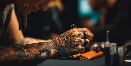 Um Guia Completo Com Os Cuidados Que Você Deve Tomar Após Fazer A Sua Tatuagem