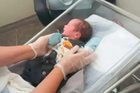A Família Denunciou As Falhas Ocorridas Durante Um Procedimento Efetuado Em Um Bebê De Apenas 2 Meses