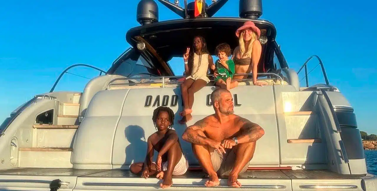 Bruno Gagliasso Reúne Sua Família Em Uma Viagem Para Ibiza; Confira As Fotos