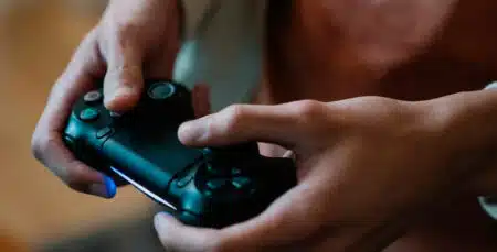 Homem Exige Que Esposa Cuide Dos Filhos Enquanto Ele Joga Videogame