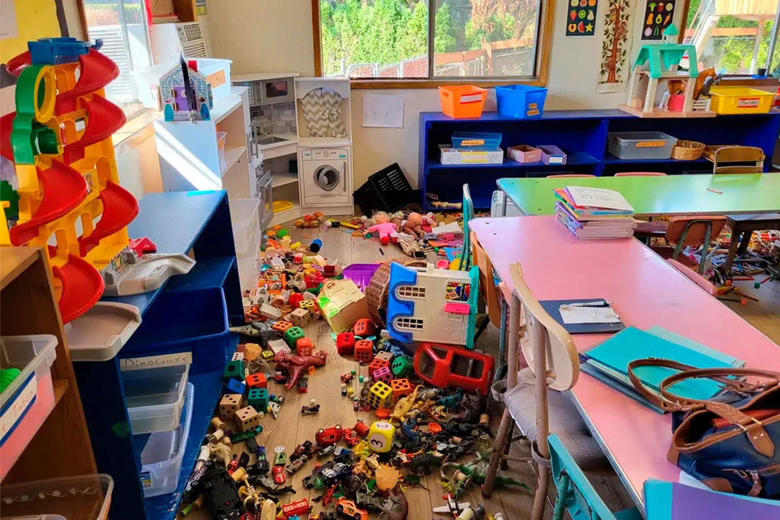 Professora Compartilha Foto De Bagunça Causada Por Criança De 3 Anos Em Sala De Aula