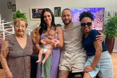Bruna Biancardi Surge Com Neymar E Família Do Jogador Após Anunciar Término