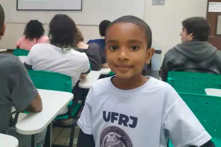 Menino Prodígio Da Maré, Aos 7 Anos, Aprende Inglês Sozinho, Ganha Bolsa Em Harvard E Planeja Criar Robôs