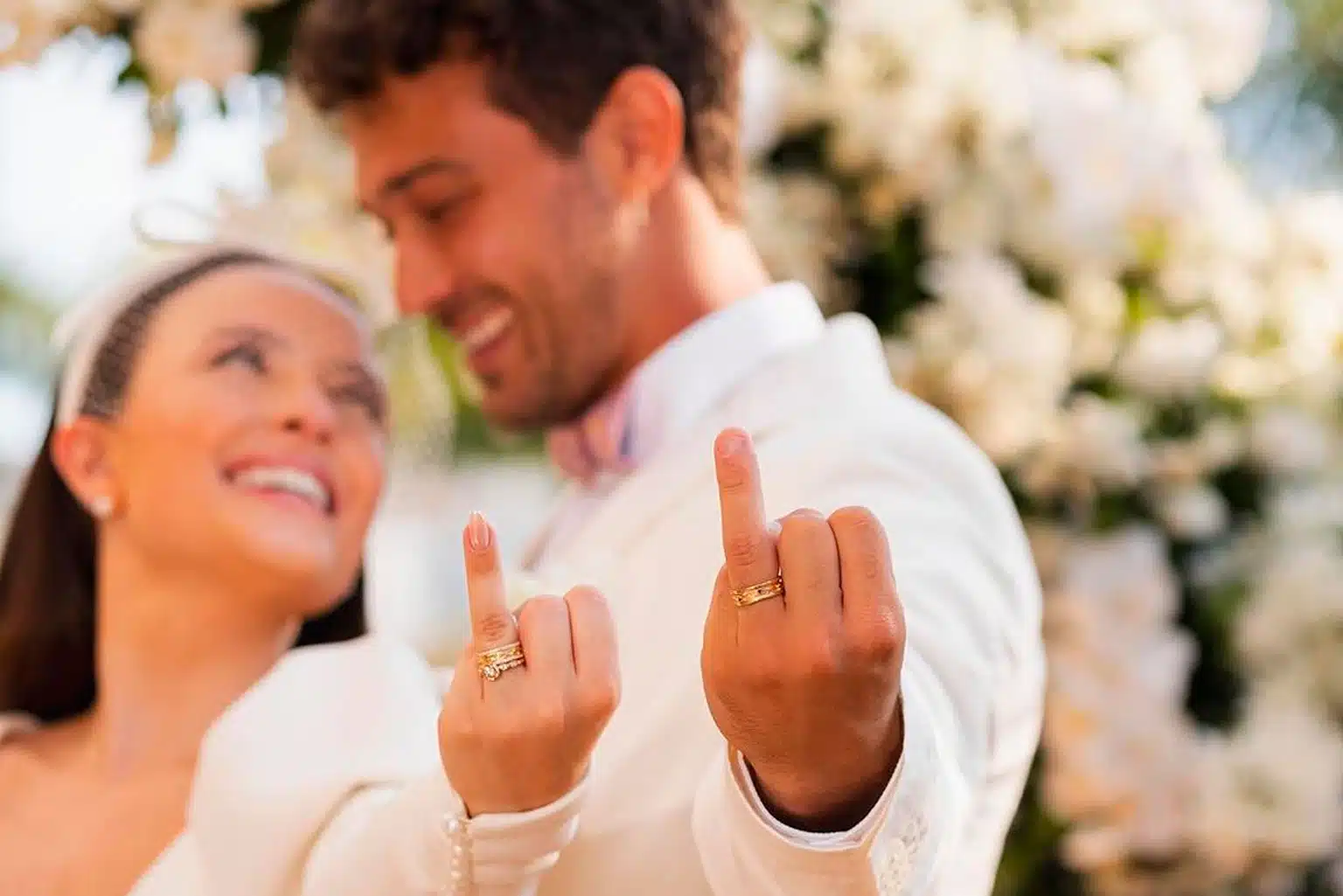 Pais De Larissa Manoela Descobrem Casamento Pelas Redes Sociais