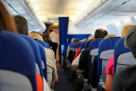 Homem Recebe Apoio Por Recusar Trocar Assento Em Avião Com Grávida