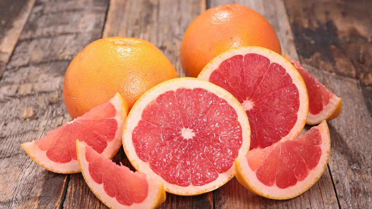 Fruta Cítrica Da Porção Norte Do Continente Americano, A Toranja É Rica Em Vitamina C E Antioxidantes