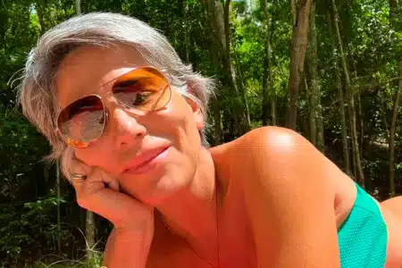 Gloria Pires Impressiona Ao Mostrar Beleza Natural Em Dia De Sol: &Quot;Linda E Elegante&Quot;
