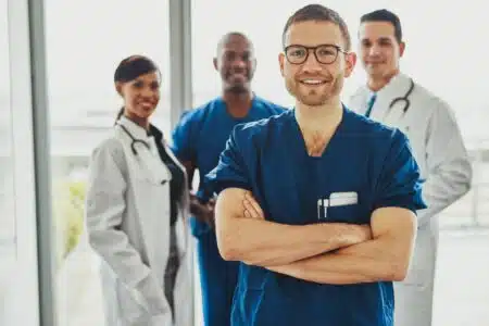 Veja Os Salários Por Especialidade E Quanto Ganha Um Médico No Brasil