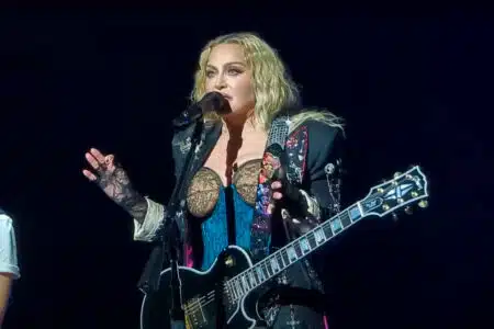 Madonna Pede Para Fãs Brasileiros Pararem De Falar Português Durante Seu Show Nos Eua