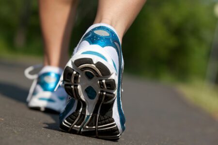 Descubra O Poder Da Caminhada Diária! Percorrendo 5 Km Todos Os Dias, Você Não Só Revitaliza Seu Corpo, Mas Também Renova Sua Mente.