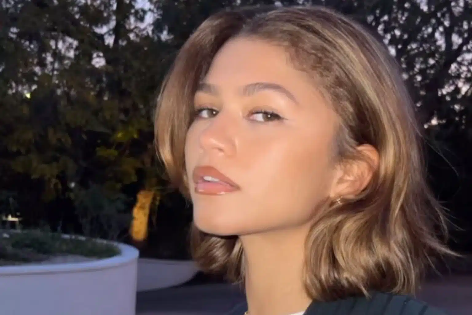 Transforme Seu Visual E Pareça Mais Jovem Com O Wavy Lob – O Corte De Cabelo Que Está Dominando 2025