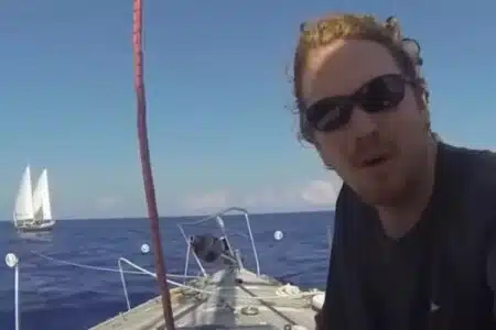 Homem Filma &Quot;Navio Fantasma&Quot; Enquanto Navegava Próximo Ao Triângulo Das Bermudas