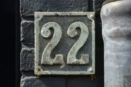 Você Vê O Número 22 Repetidamente? Descubra O Que O Universo Quer Dizer Com Esse Sinal