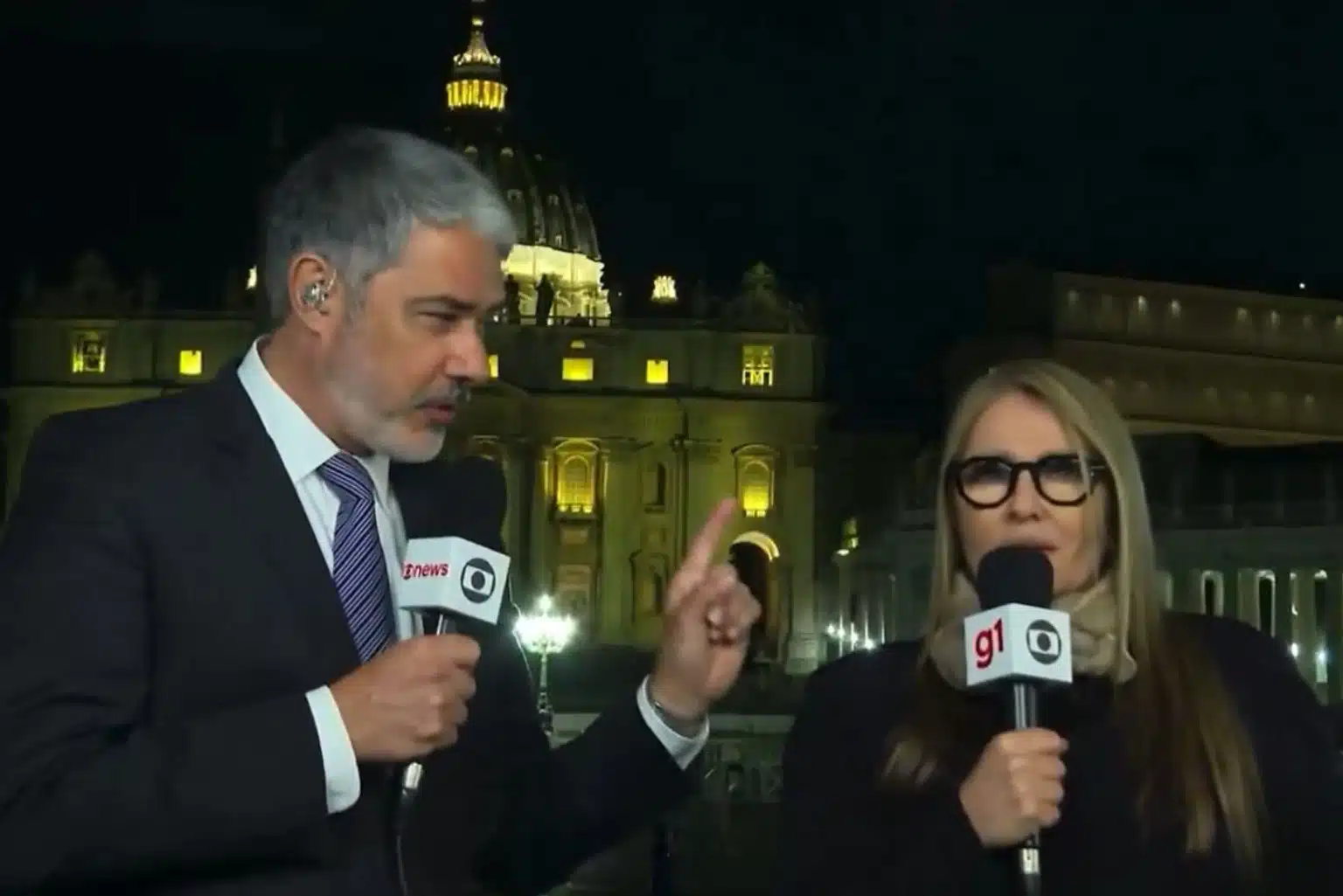 Alerta climão: Ilze Scamparini "foge" do abraço de William Bonner no JN