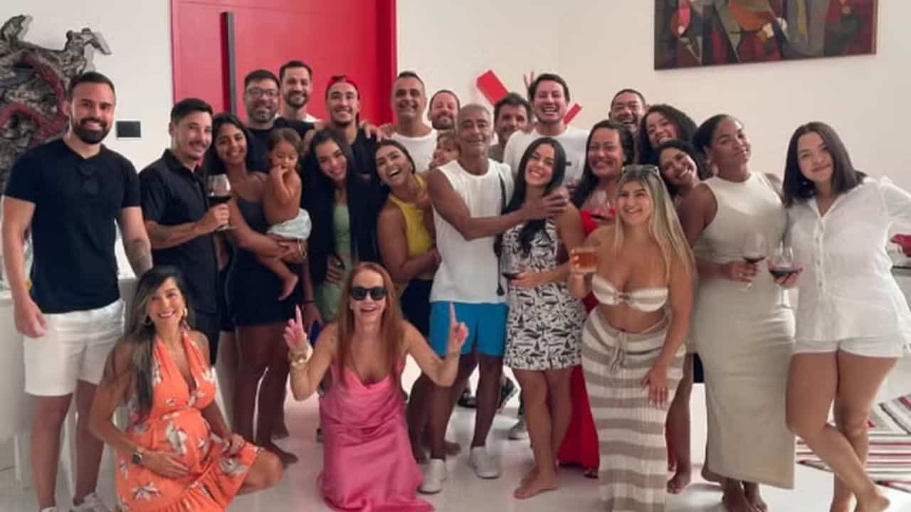 Namorada de Romário, de 22 anos, exibe rotina de treinos e viagens, e recebe declaração: "Linda e minha" Namorada De Romário, De 22 Anos, Exibe Rotina De Treinos E Viagens, E Recebe Declaração: "Linda E Minha"