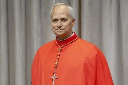 Em Prantos, Leão 14 Agradece A Francisco E Dá Sua Primeira Bênção: &Quot;Obrigado&Quot;