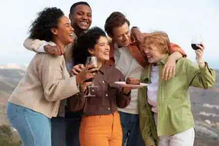 De Quantos Amigos Uma Pessoa Realmente Precisa Para Se Ser Feliz?