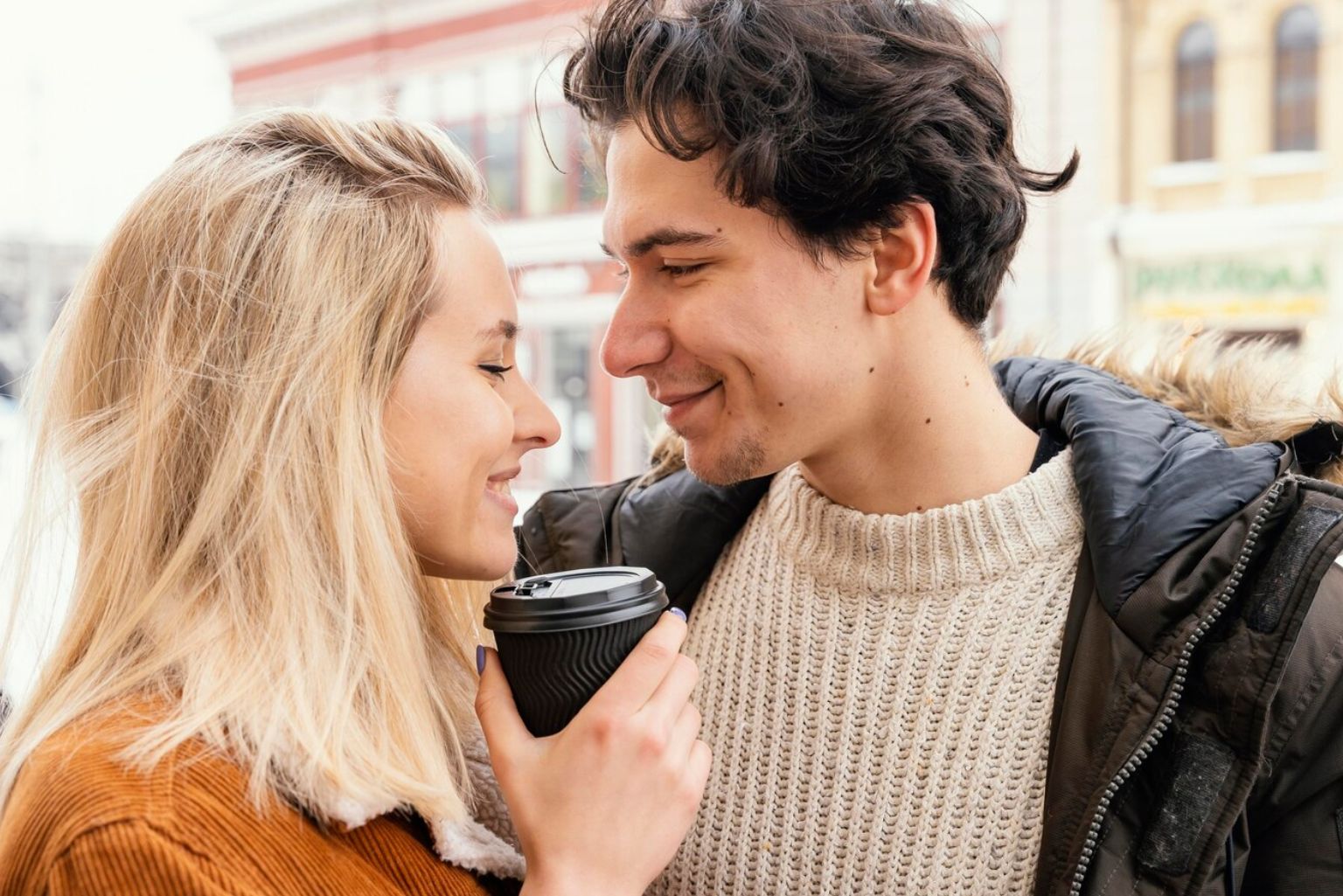 O Que A Psicologia Revela Sobre Chamar Seu Companheiro De “Vida”, “Bebê” Ou “Mozão”
