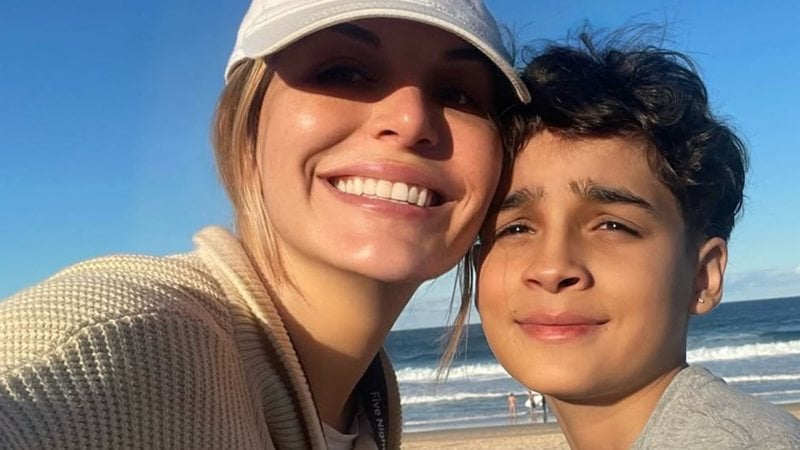 Atriz Realiza Funeral Do Filho Após Tentar Obter Ajuda Para Congelar O Corpo Do Menino