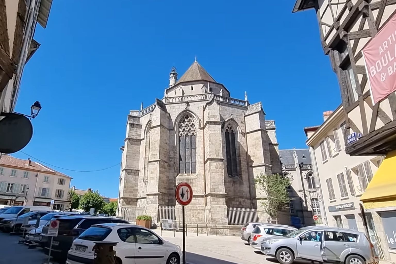Cidade na França está vendendo casas por menos de R$ 10; detalhes