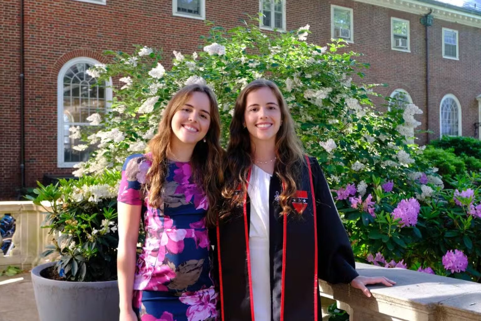 Irmã gêmea da brasileira com a maior nota de Harvard faz doutorado em medicina aos 23 anos: "Gostamos de estudar"