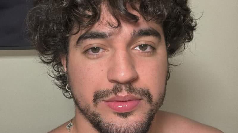 É Gay? Nattan Causa Polêmica Ao Apalpar Parte Íntima De Homem No Palco