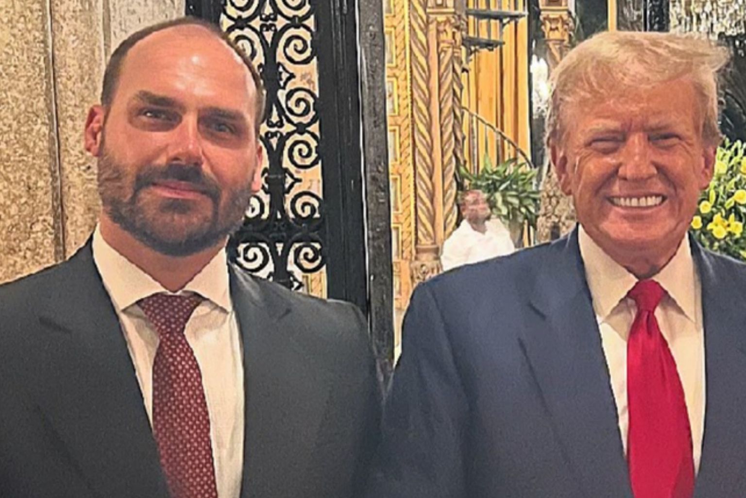 Sensitiva prevê que Trump romperá com toda a família Bolsonaro e “chutará” Eduardo Bolsonaro