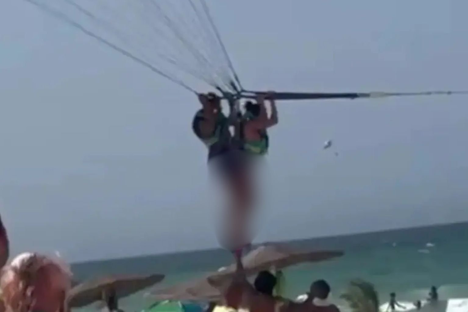Turista inglesa denuncia ter sofrido abuso sexual em voo de parapente na Tunísia; vídeo