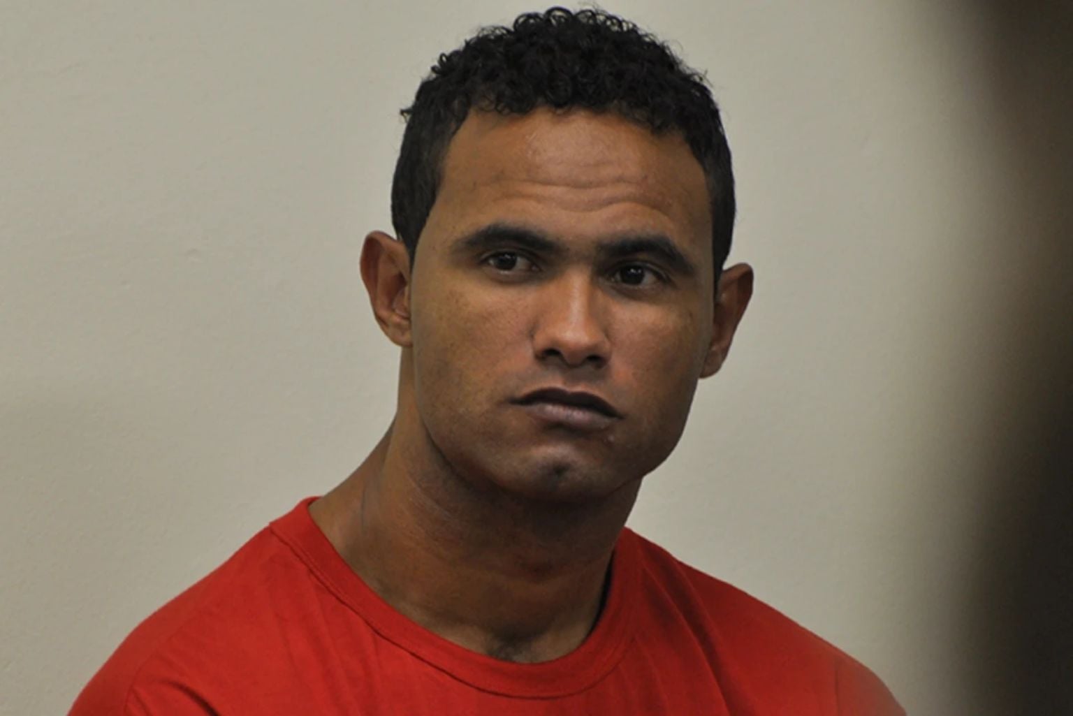 Foragido, Goleiro Bruno Processa Facebook E Tenta “Fugir” De Audiência