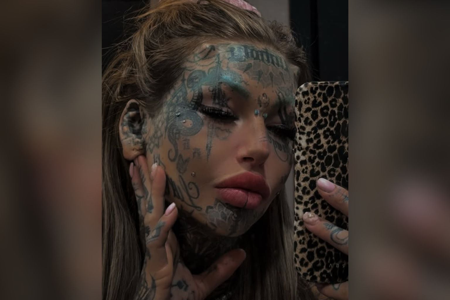 Influencer Mostra Como Seria Seu Rosto Sem 36 Tatuagens, Mas Decide Não Removê-Las