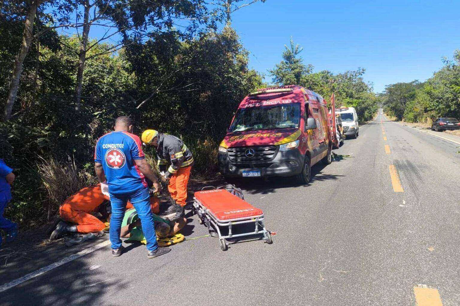 Carro Cai Em Ribanceira E Homem Fica 3 Dias À Espera De Socorro Ao Lado De Corpos Do Pai E Mulher - Destaque Galeria