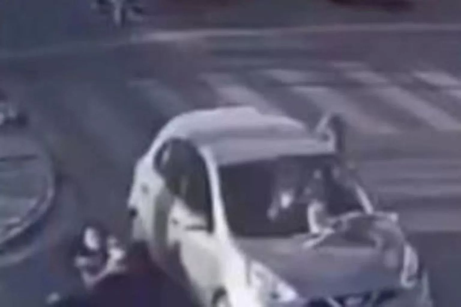 Família É Atropelada Na Paraíba, E Bebê Fica Preso Ao Capô De Carro; Veja Vídeo