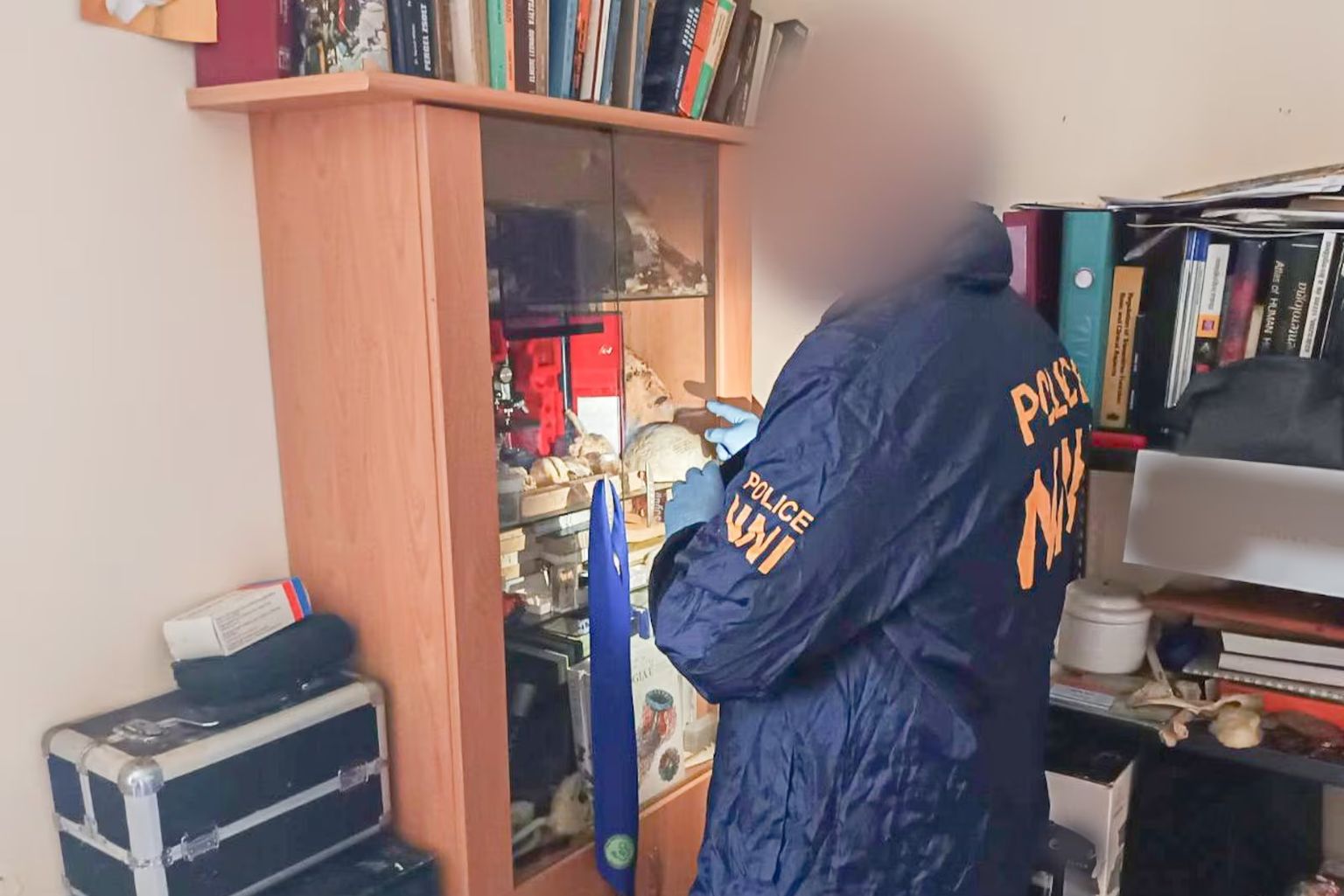 Canibal É Preso Após Polícia Encontrar Corpos Retirados De Cemitérios Em Sua Casa